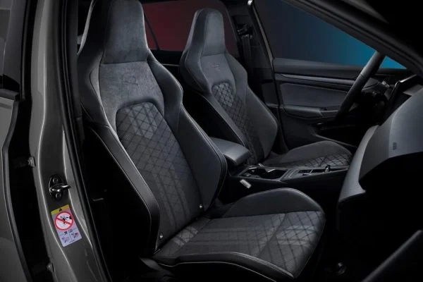 Golf 1.5 eTSI R-Line